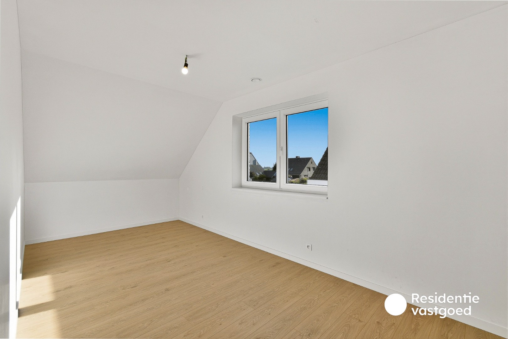 Gezinswoning met drie slaapkamers op goeie locatie 