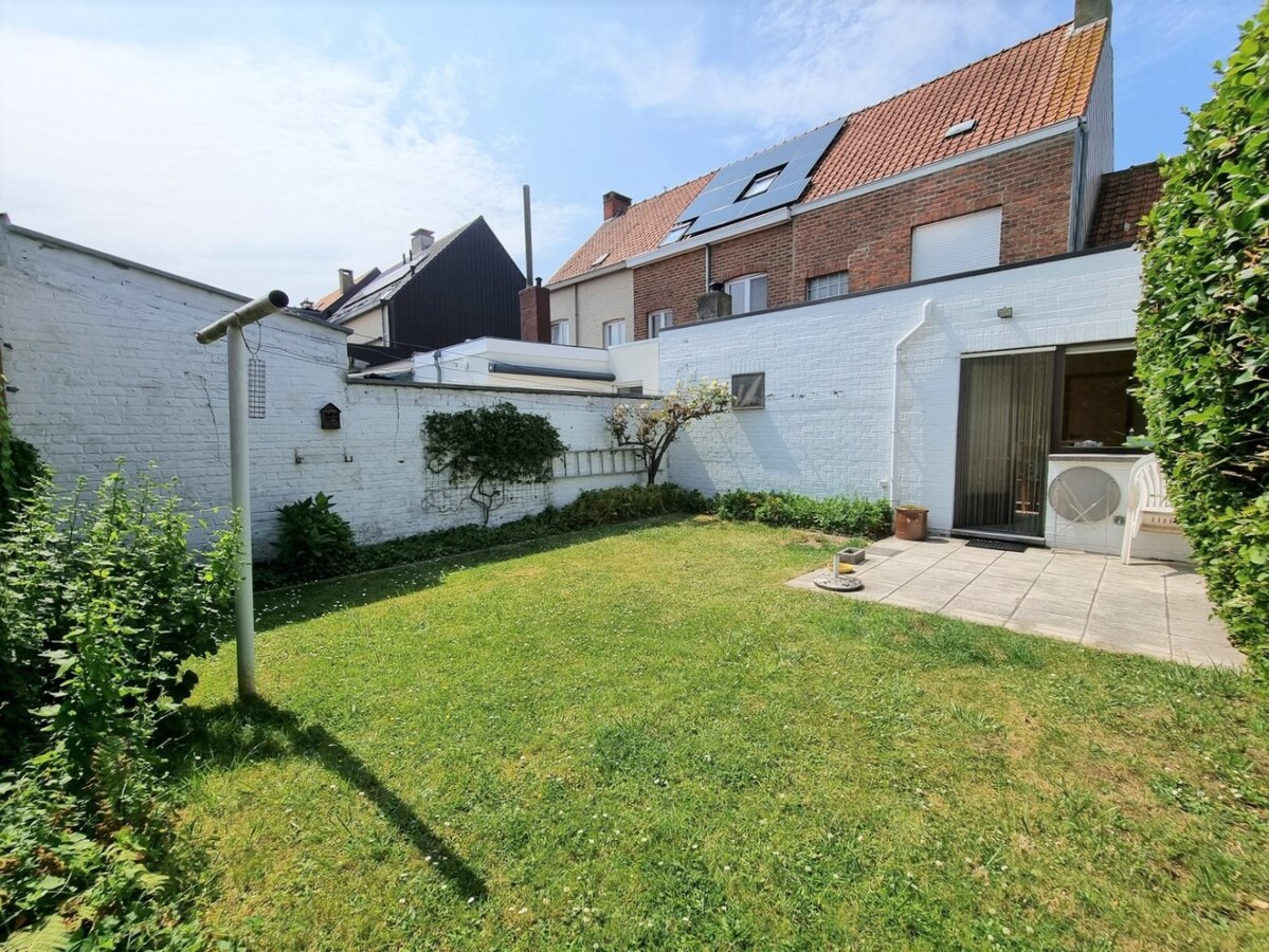 Goed gelegen, instapklare halfopen gezinswoning met tuin en garage - Zeebrugge 