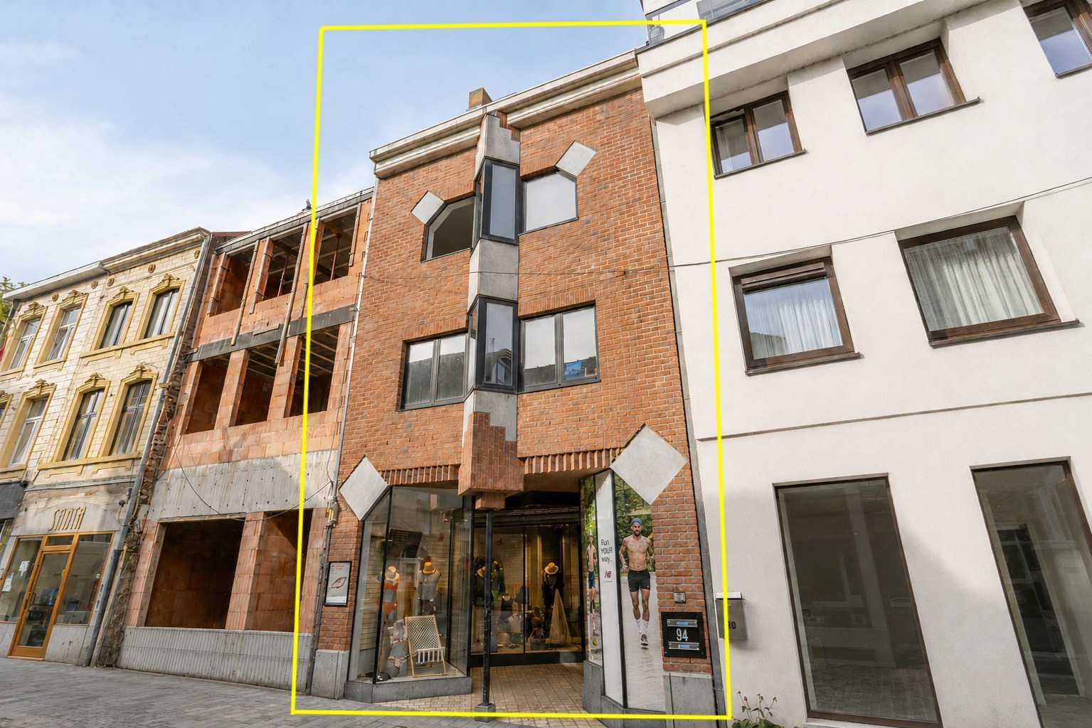 Handelspand met woonst te Halle-centrum 