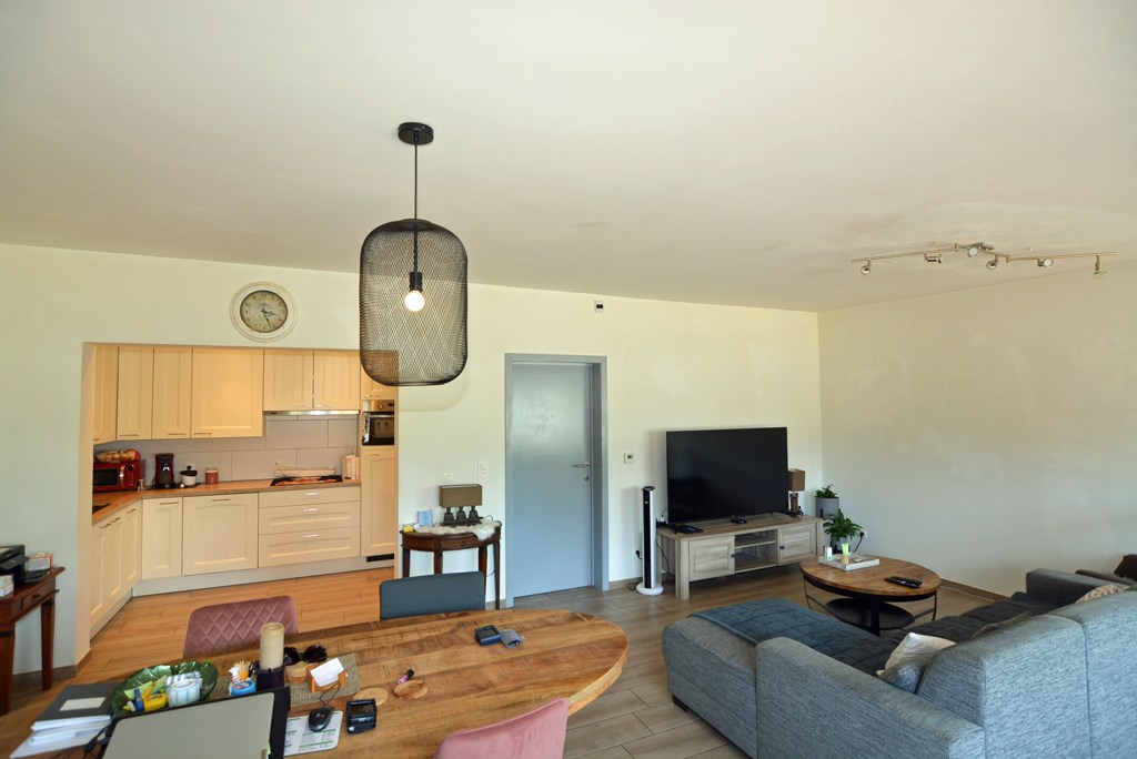 Gelijkvloers appartement met 3 slpks, veranda, tuin en garage 