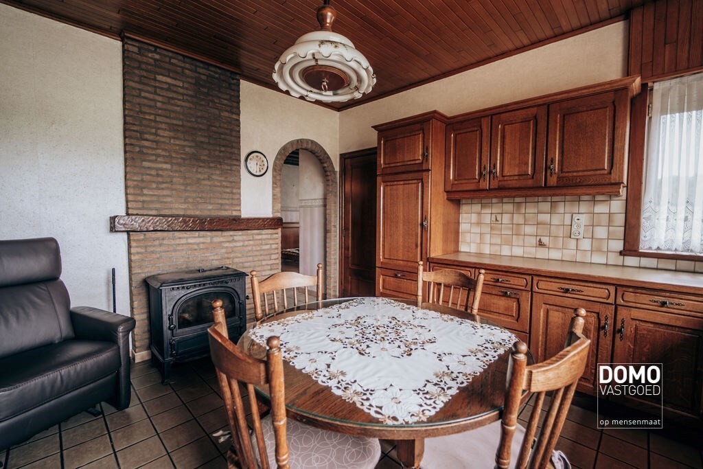 Ruime boerderij met stallingen en een prachtig groen uitzicht. 