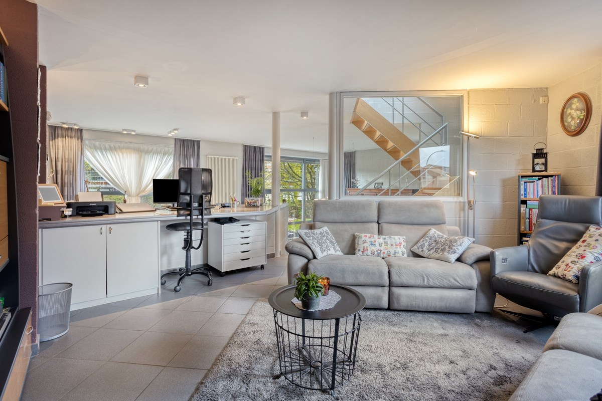 Instapklare halfopen bebouwing met 3 slaapkamers, tuin, terras en 2 carports in Kessel-Lo! – EPC 166 kWh/m² - bewoonbare opp. 146 m² 