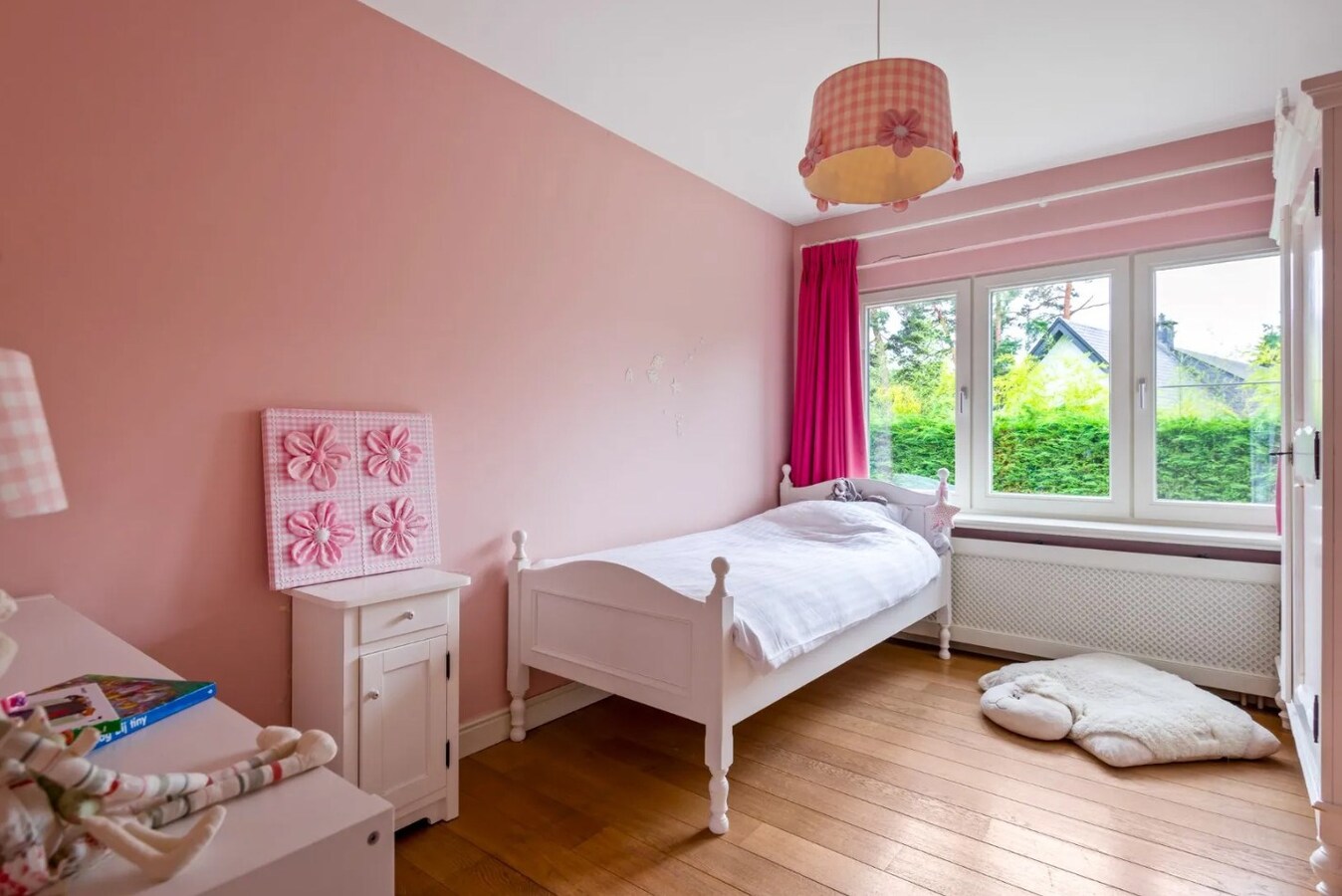 Prachtig gelegen villa met zwembad en poolhouse op een perceel van 1.907 m² in Koningshof te Schoten. 