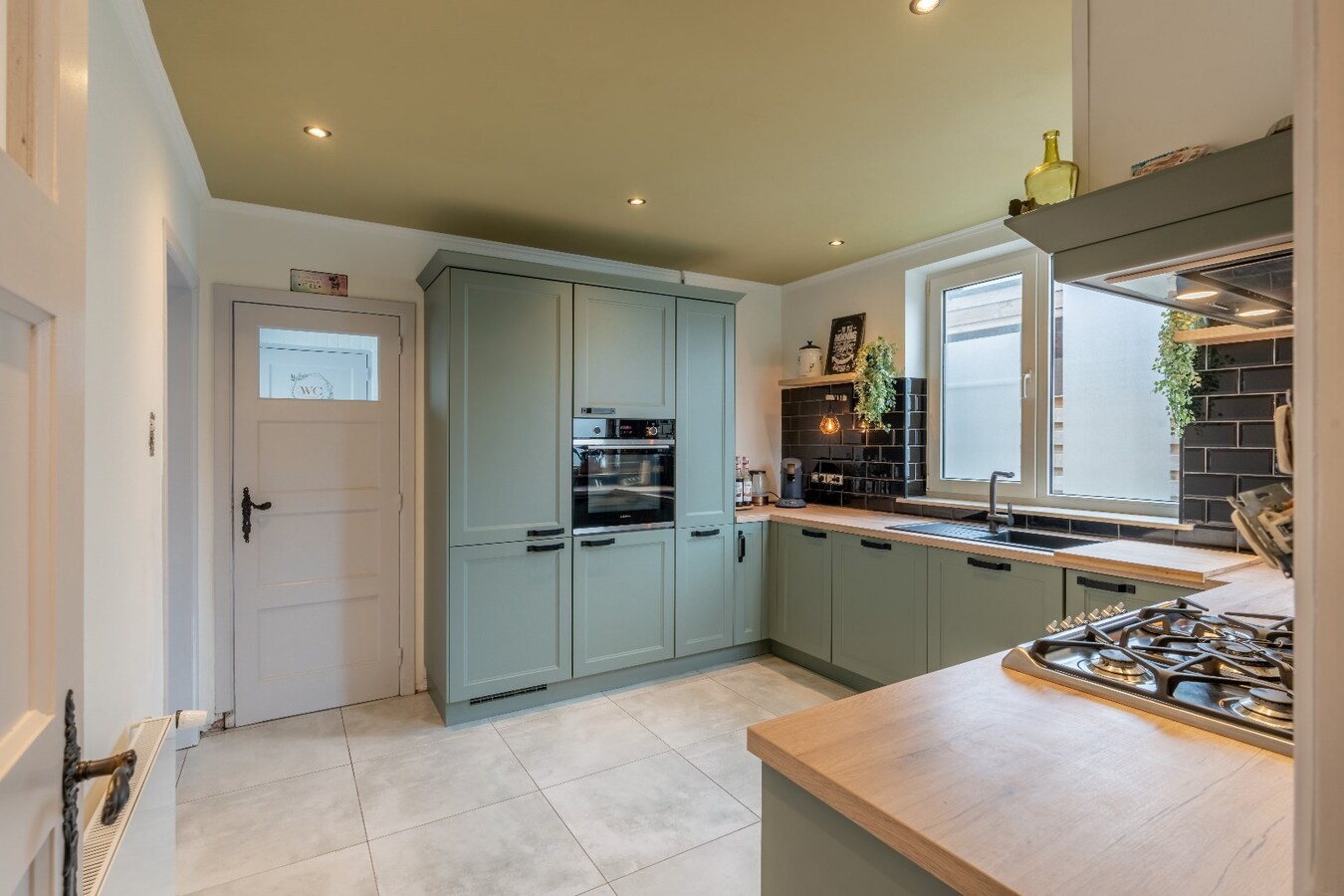 Ruime gerenoveerde woning met tuin en 3 slaapkamers in Dilsen-Stokkem. 