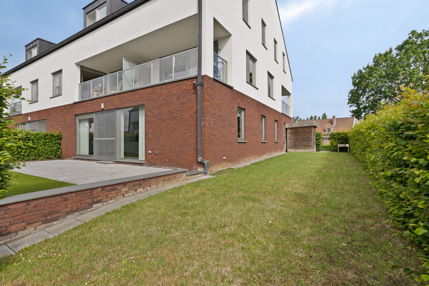 Instapklaar gelijkvloers appartement met groot terras, tuin en garagebox in Kumtich - EPC 104 KWH/m² 