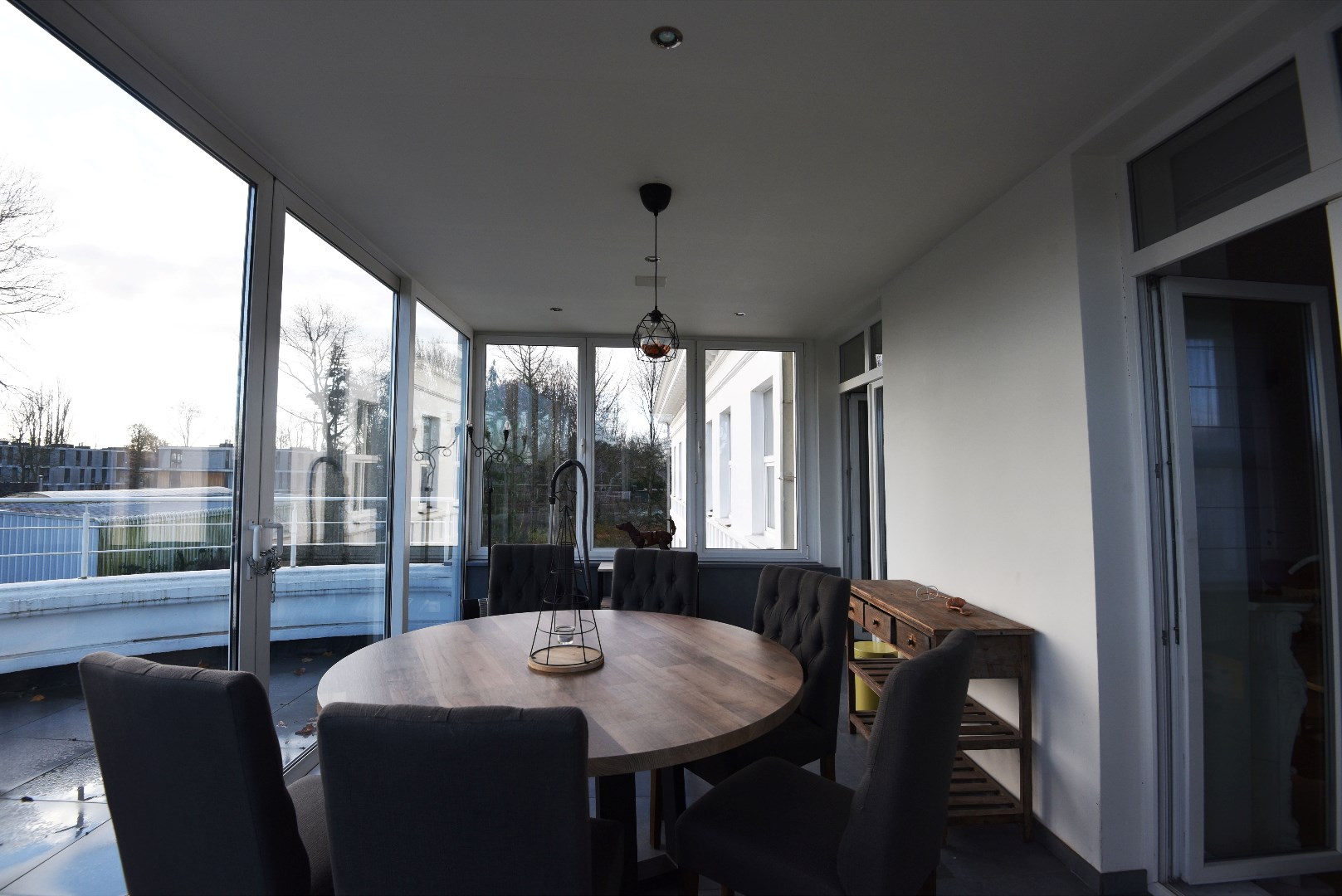 Ruim stijlvol app. met 3 slpks, parkeermogelijkheden en sauna te Adegem 