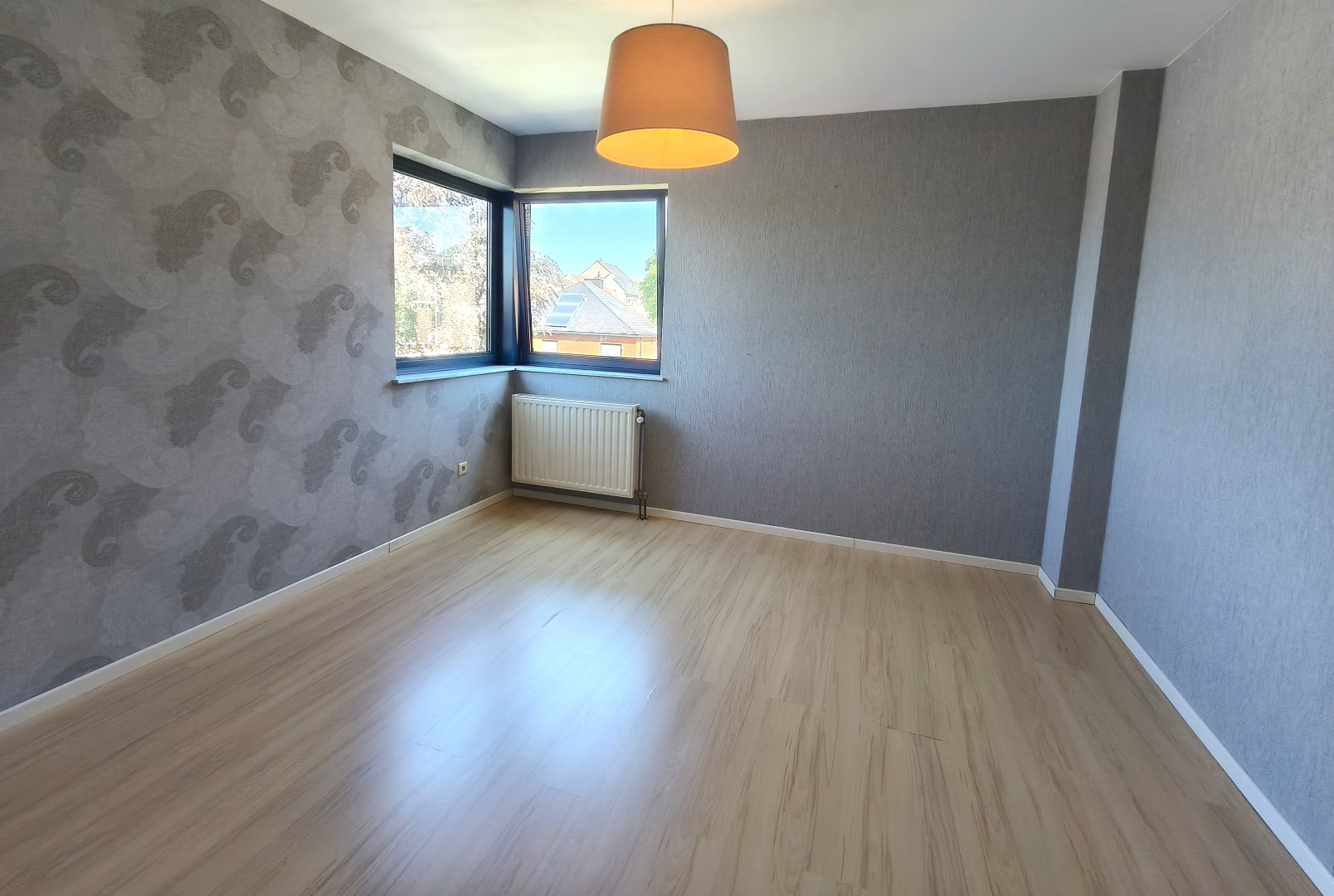 RUIM APPARTEMENT (124M²) MET GARAGE - PRACHTIG GELEGEN 