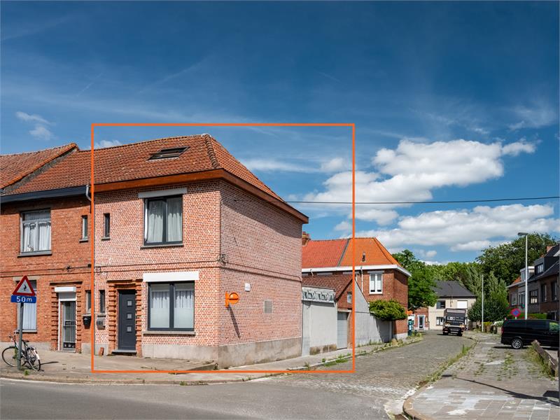 Instapklare hoekwoning met garage in groene rand van Gent 