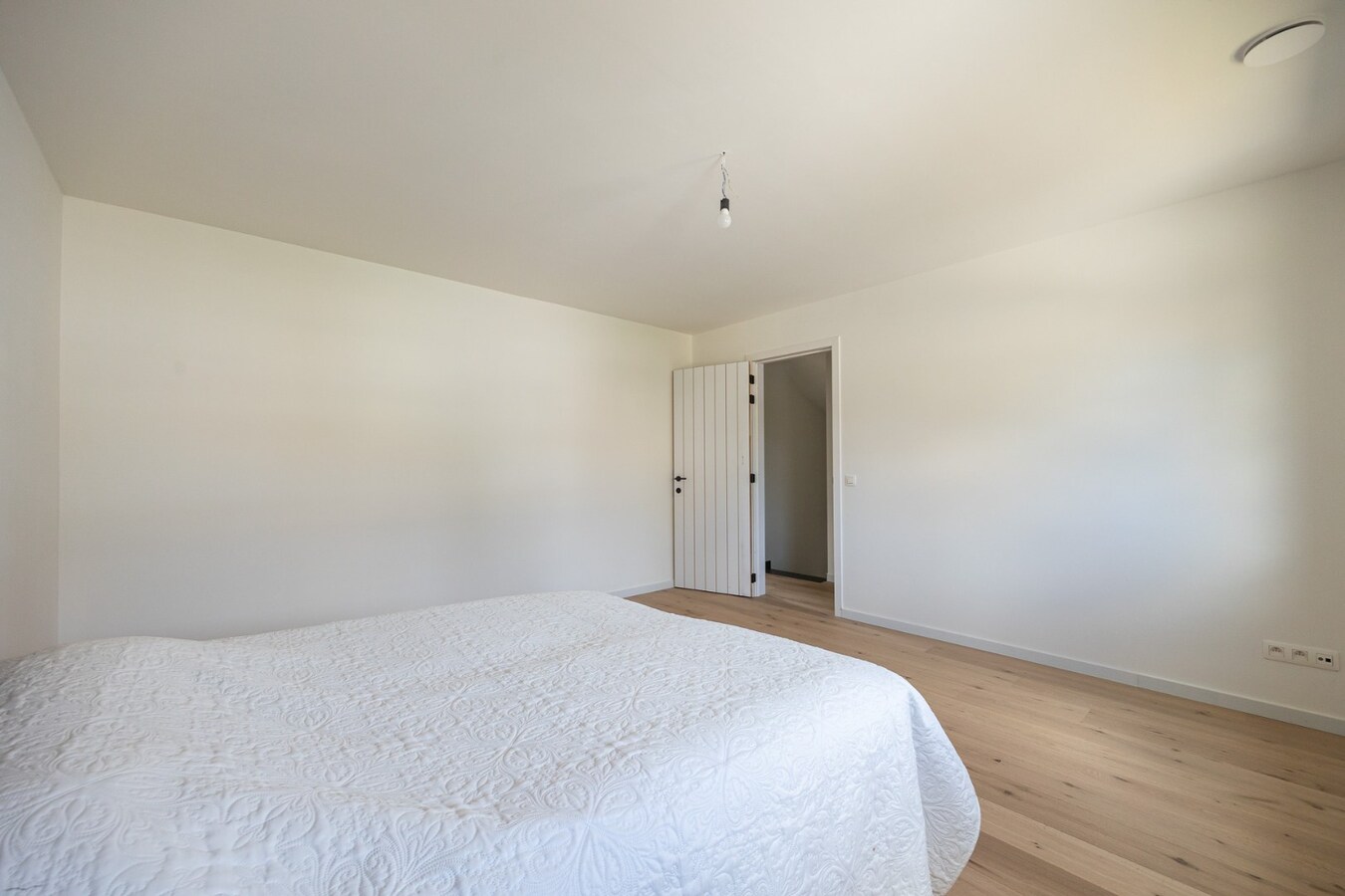 Moderne landelijke villa met A+ energieprestatie in rustige wijk 