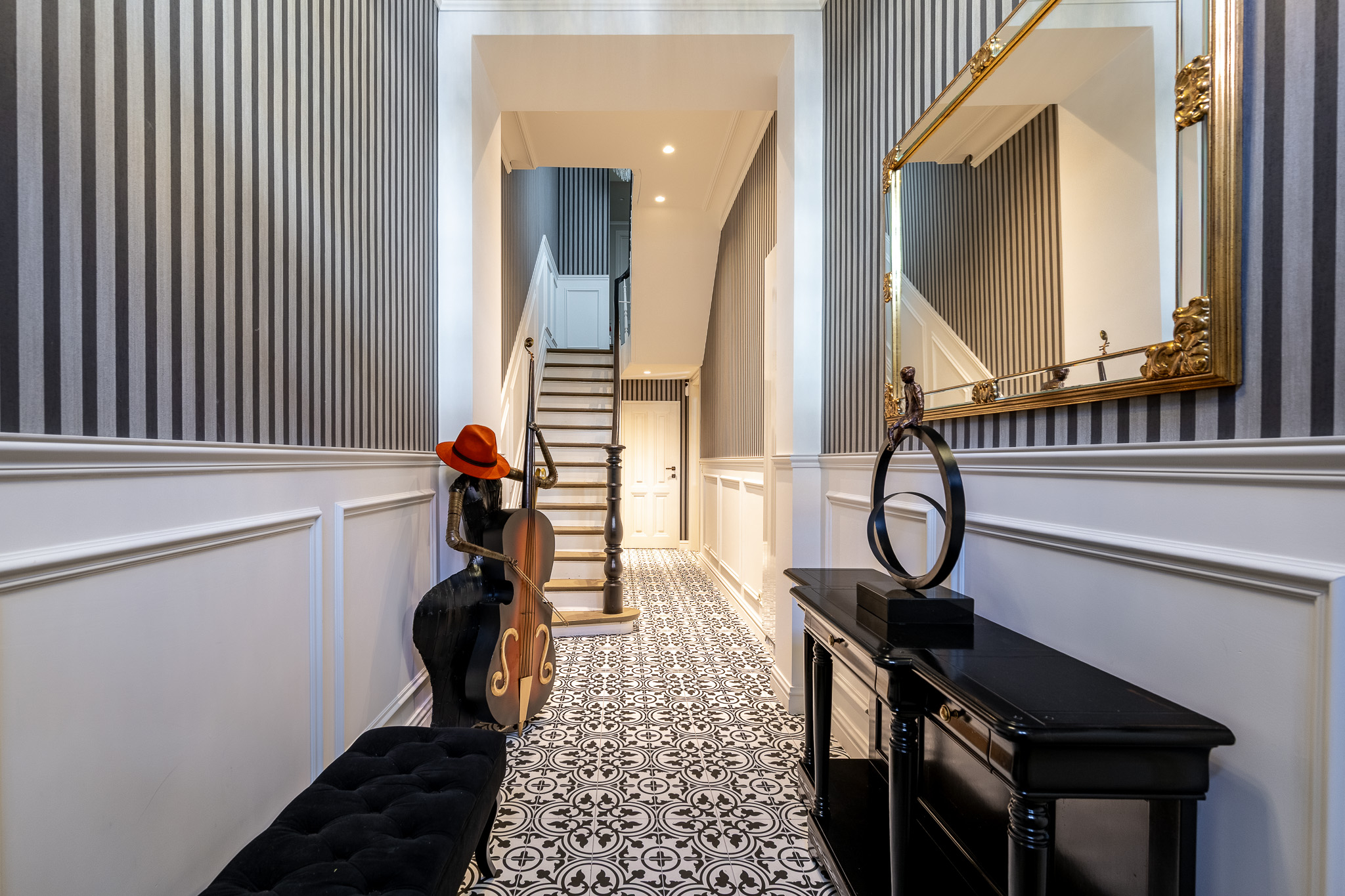 Charmante en karaktervolle herenwoning, met veel smaak gerenoveerd in het centrum van Knokke 