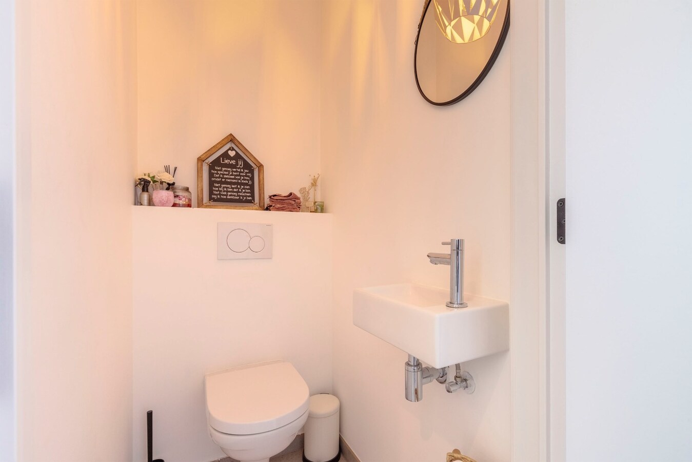 Instapklaar dakappartement met lift, 2 terrassen en parking 