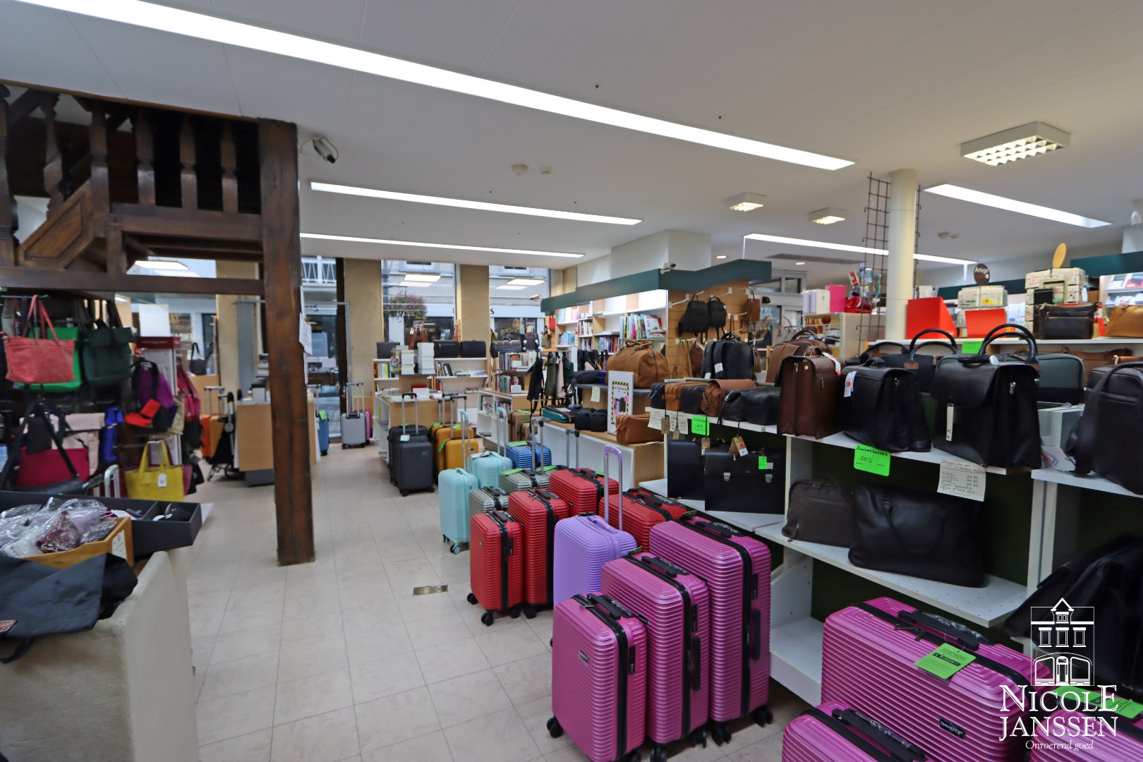 Gelijkvloers handelspand/kantoorruimte 