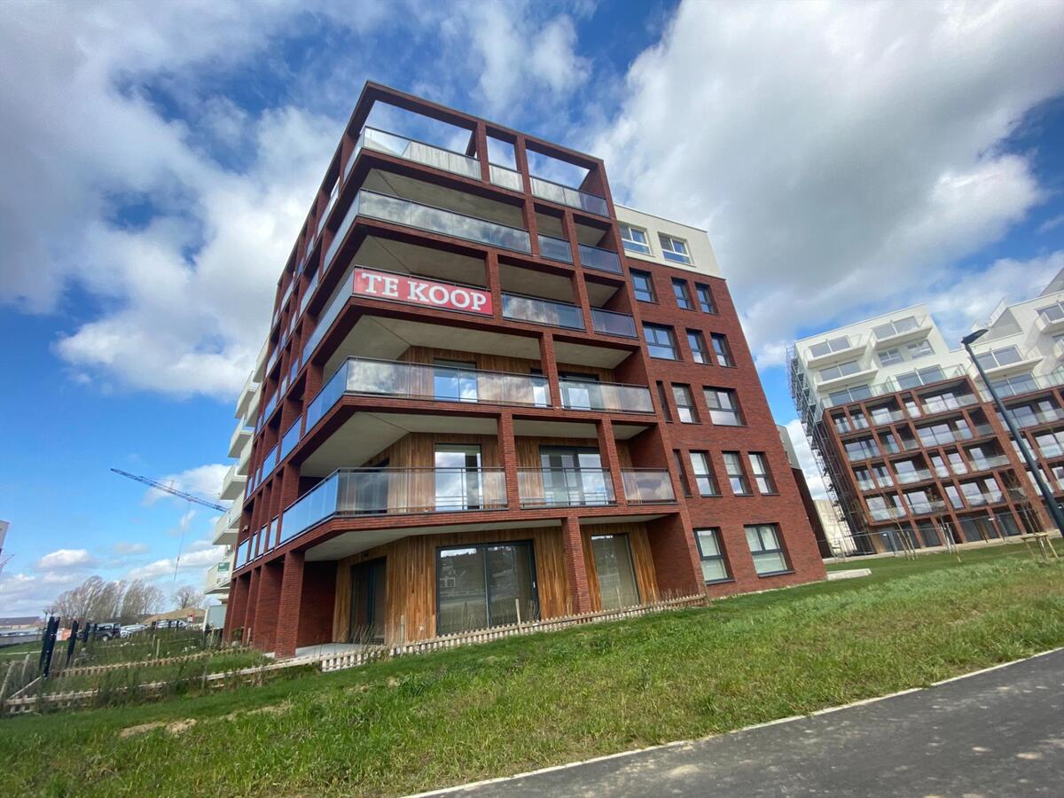 Ruim appartement op de tweede verdieping met prachtig zicht op de Leie 