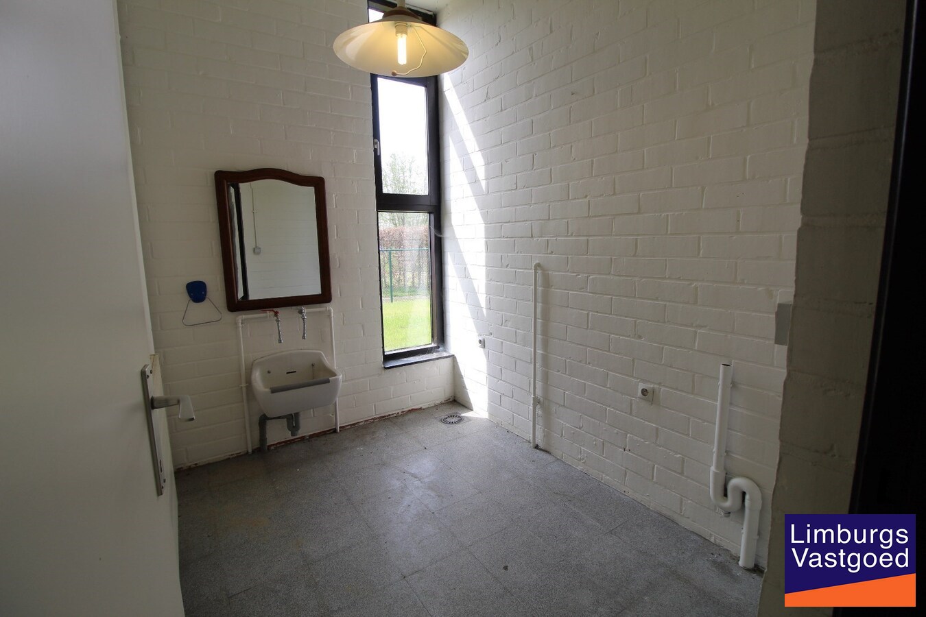 Ruime villa, 308m², 4 slpk, uitzicht op velden, 19a49ca 