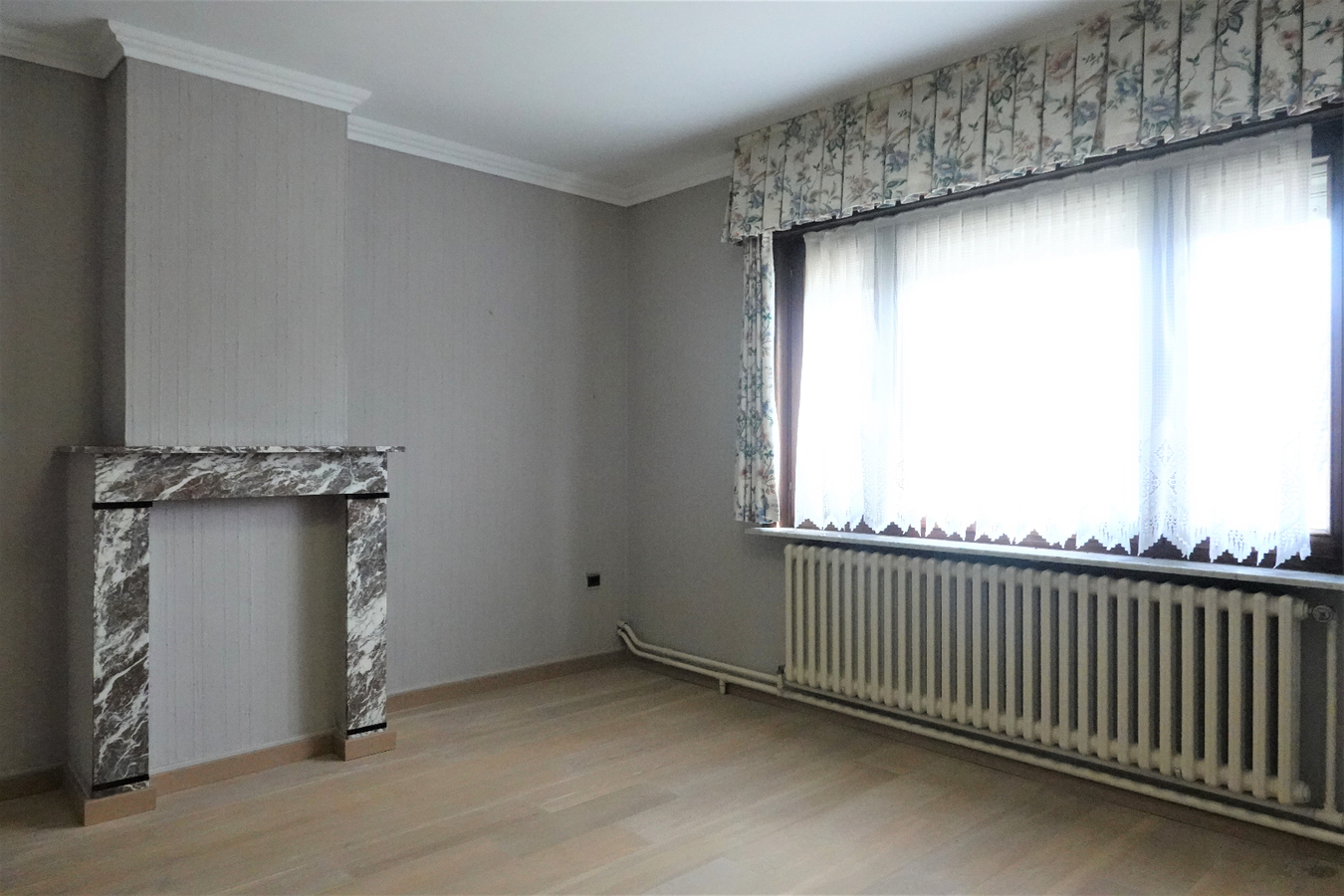 Halfopen woning op gunstige ligging ( zonder loods ) 