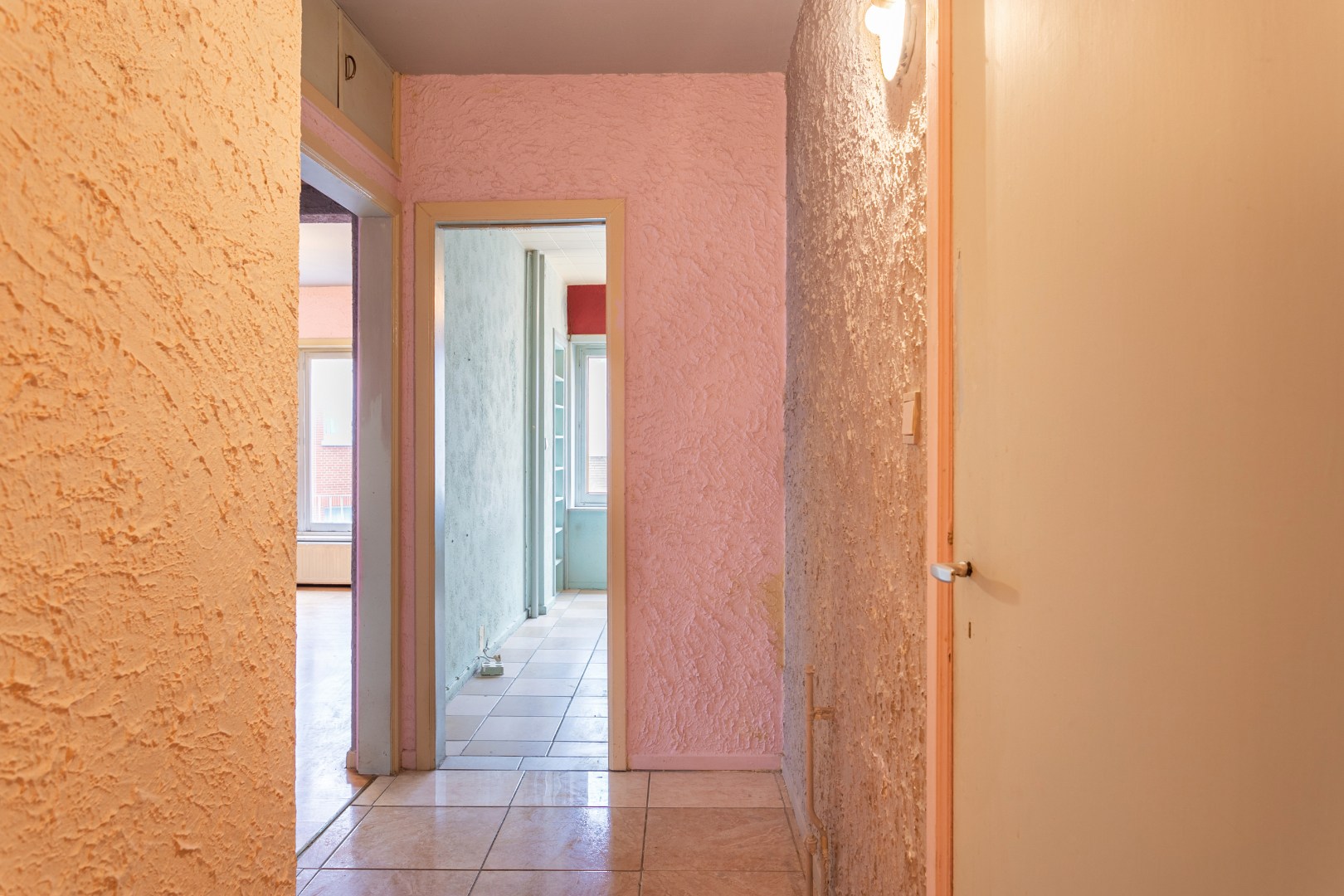 Te renoveren appartement met 1 slaapkamer, terras en kelderberging in Ganshoren 