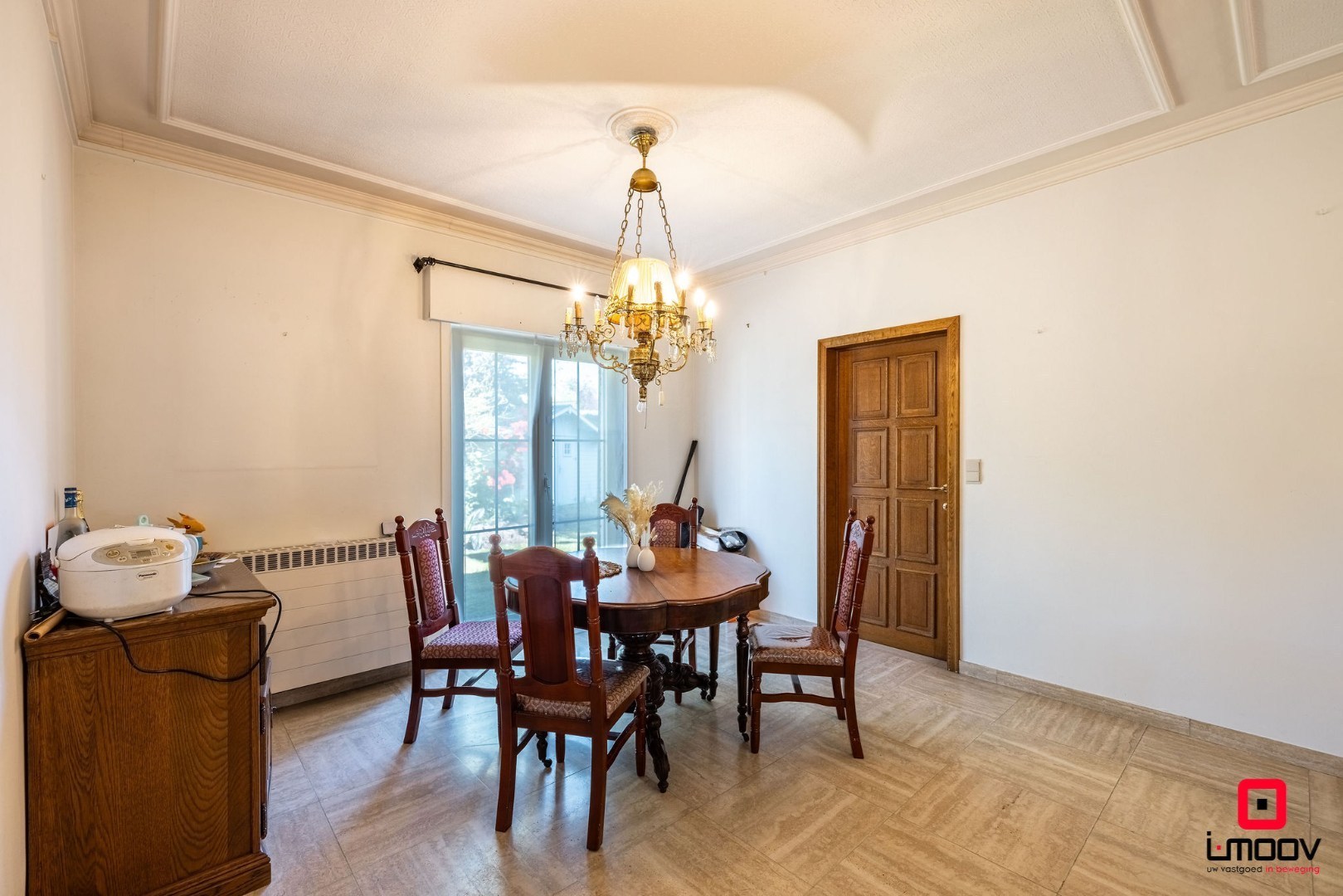 Karaktervolle villa met royale volumes op perceel van 1100m2 nabij de E40 