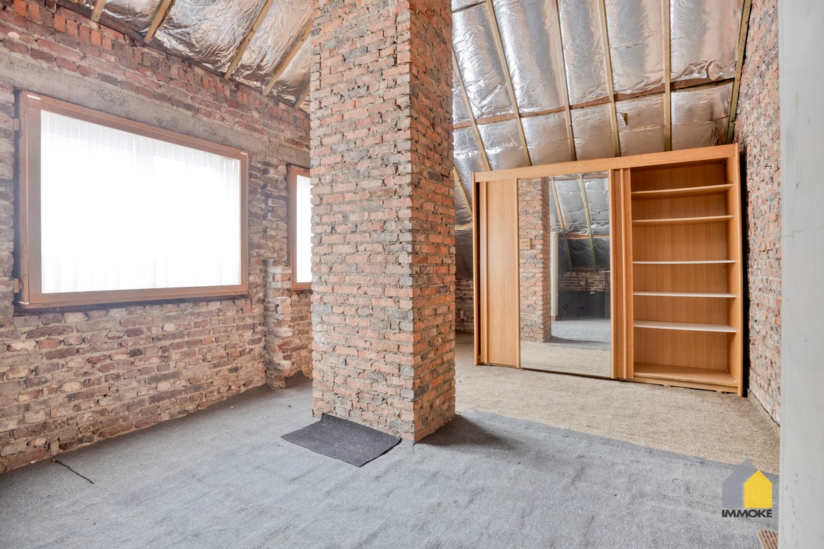 Vrijstaande, statige woning op 7 a 82 ca met 3 slpk en mooie tuin. 