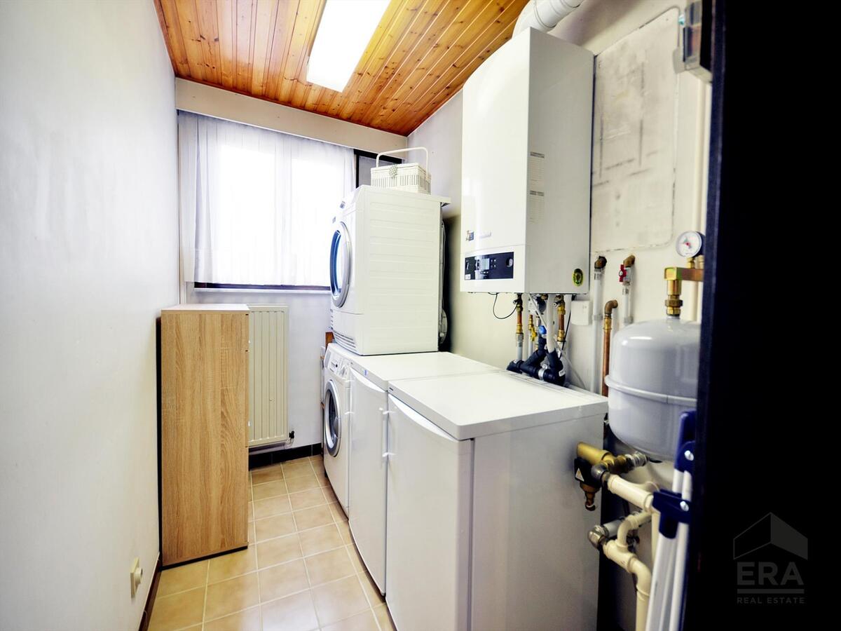 Dé ideale stadswoning. Gelegen in brede, doodlopende straat nabij UZ. 