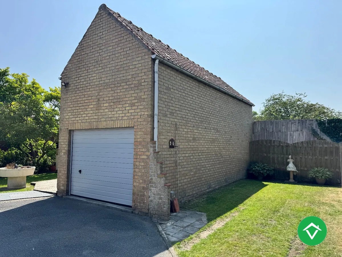 Alleenstaande woning met 3 slaapkamers en garage te Oudenburg 