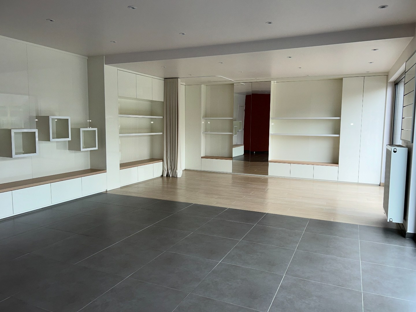 Volledig gerenoveerde woning met winkelruimte, garage en tuin op 1.280m² 