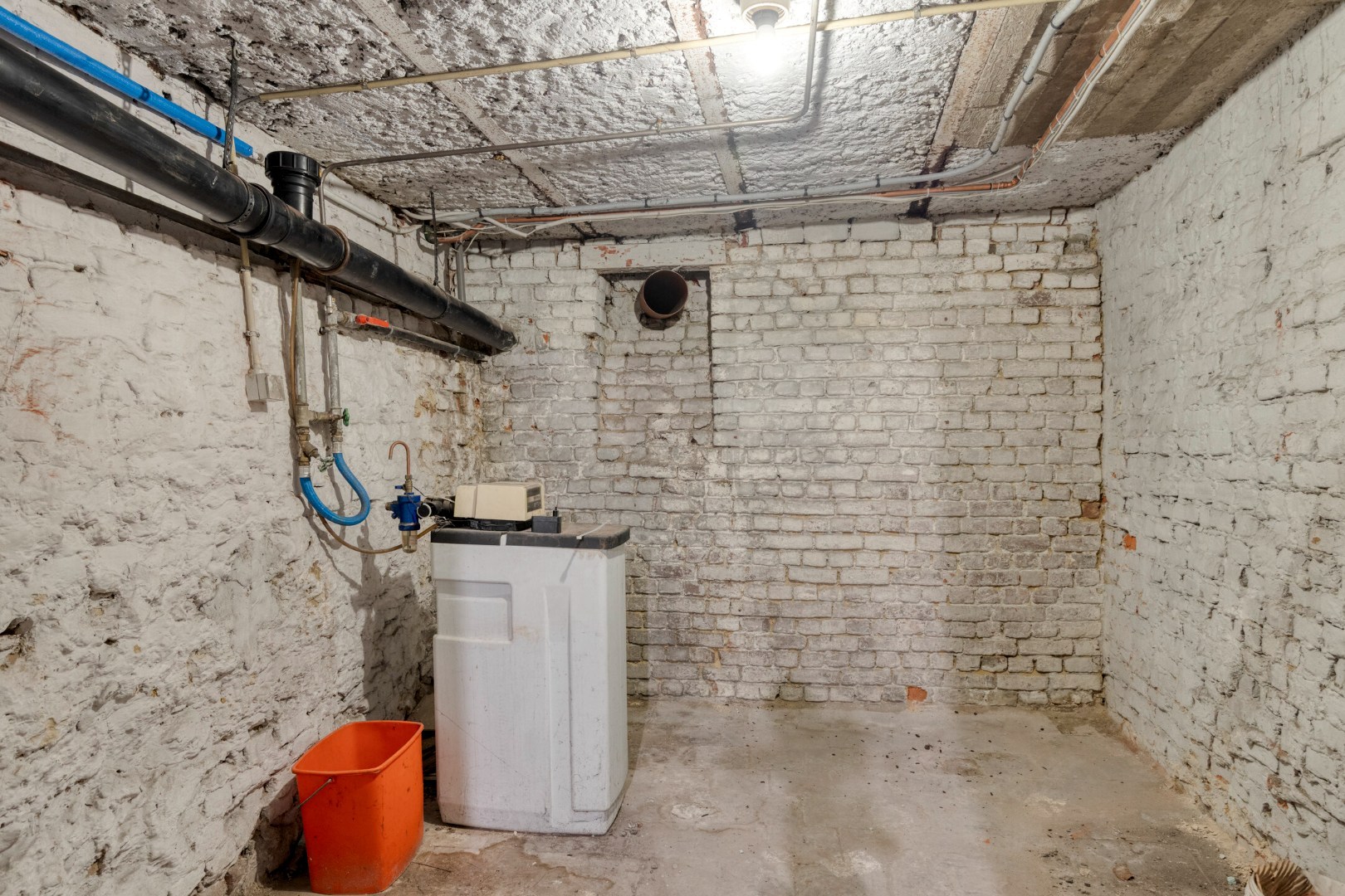 Super gelegen handelspand met garage in Heverlee! - totale oppervlakte +/- 260 m² + kelder van 38m² 