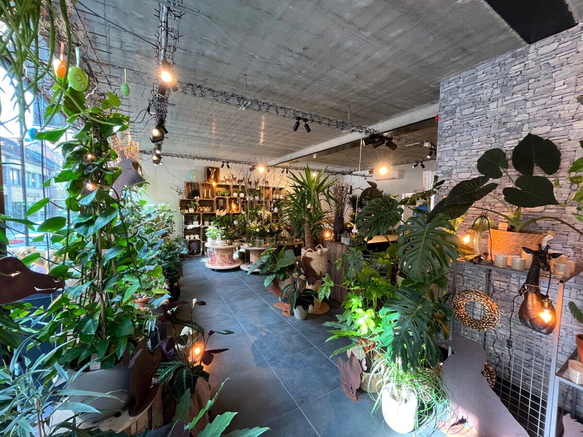 Gelijkvloers handelspand (winkel of kantoor). 