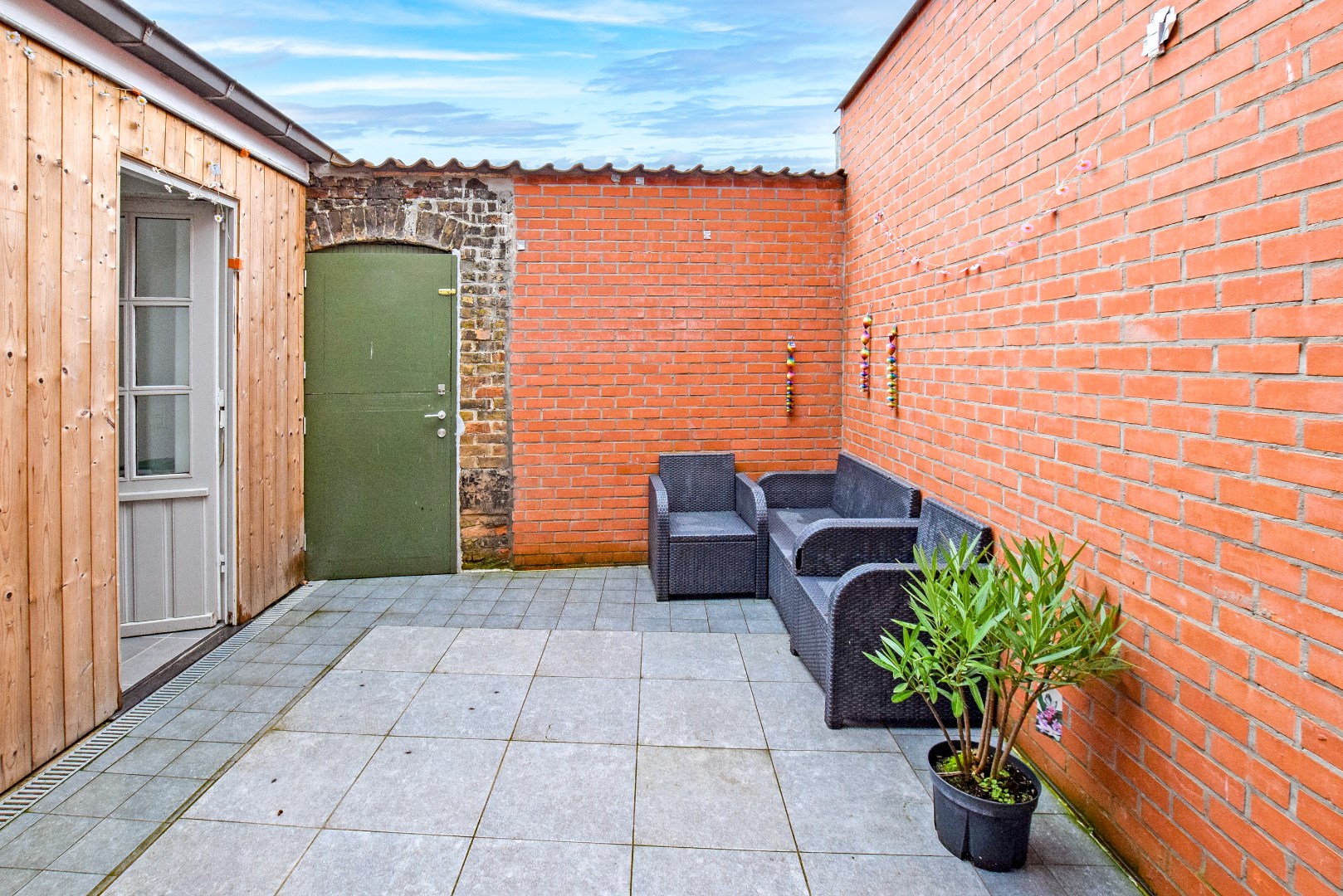 Goed gelegen opbrengsteigendom met een bruikbare vloeroppervlakte van 220m² 