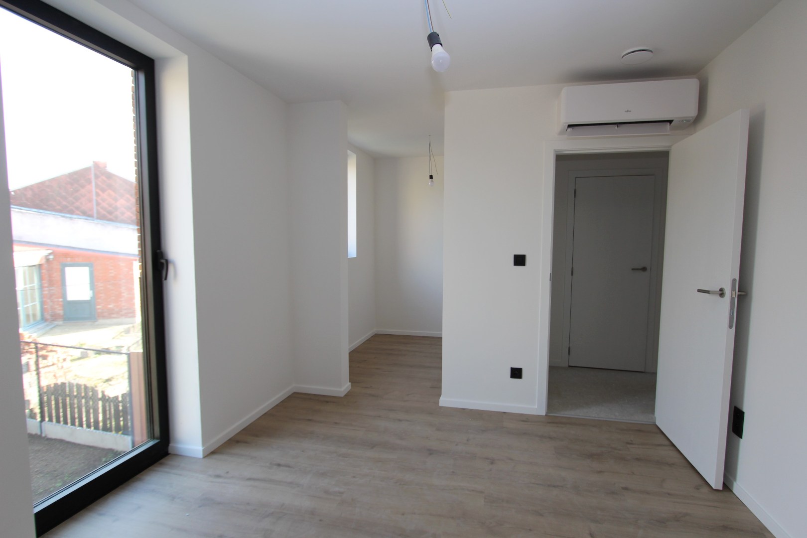 PRACHTIG AFGEWERKTE WONING (2020) 