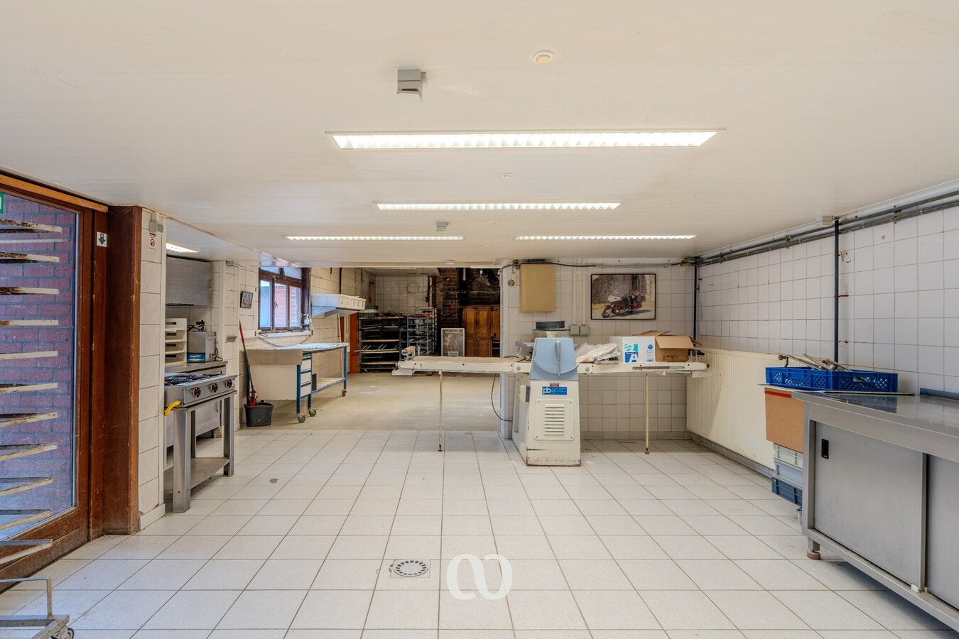 Handelspand met woonst en mogelijkheden in centrum Gavere 