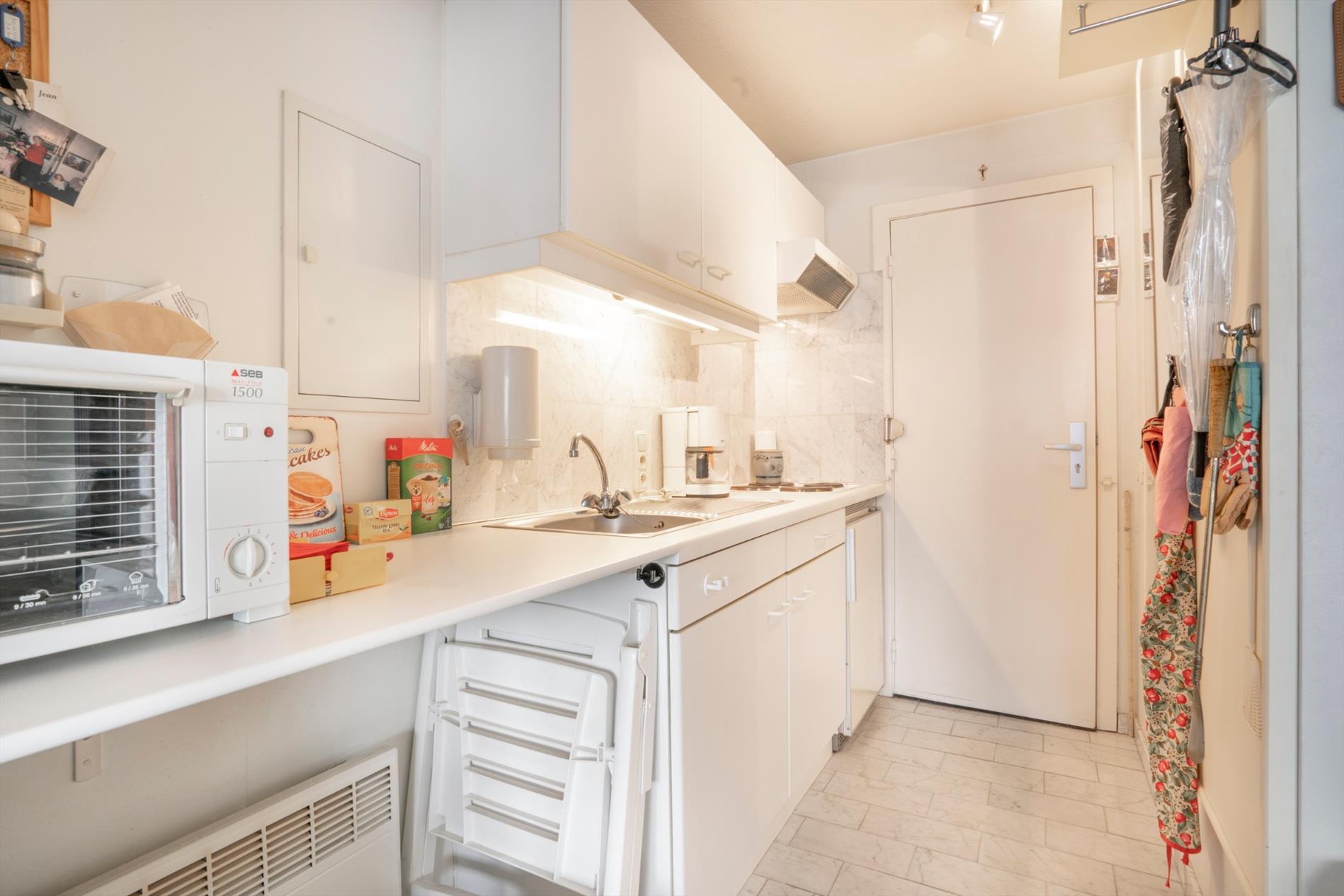 MOOIE STUDIO MET ZIJDELINGS ZEEZICHT IN CENTRUM OOSTENDE 