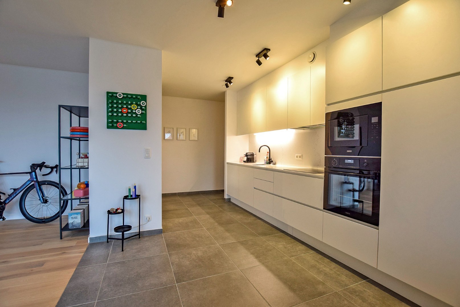 Recent dakappartement met 2 slaapkamers te Oostduinkerke. 