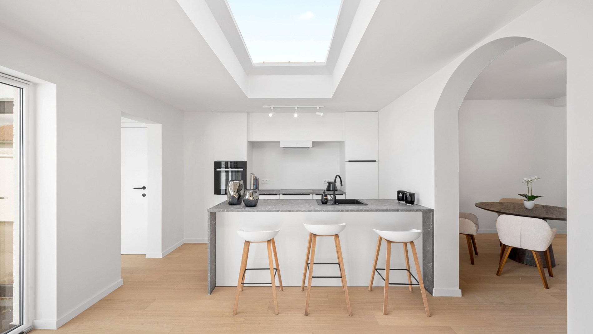 Prachtig gerenoveerde woning met 3 slaapkamers in Heist, dichtbij centrum en strand 