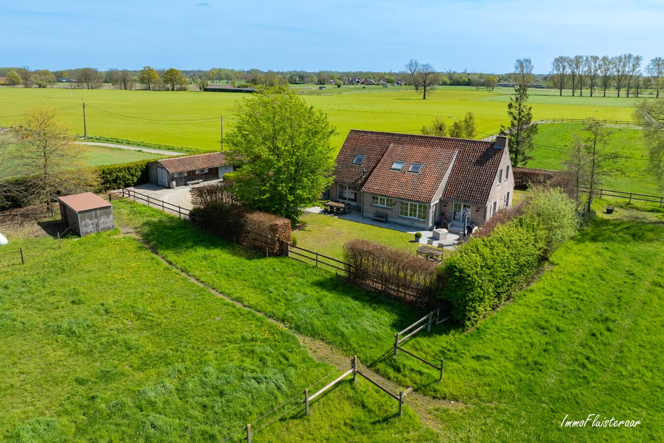 Prachtige woning met paardenfaciliteiten in rustige omgeving op ca. 9.983 m² te Berlaar (met optie aankoop aanpalende weides op ca.12.966 m²) 