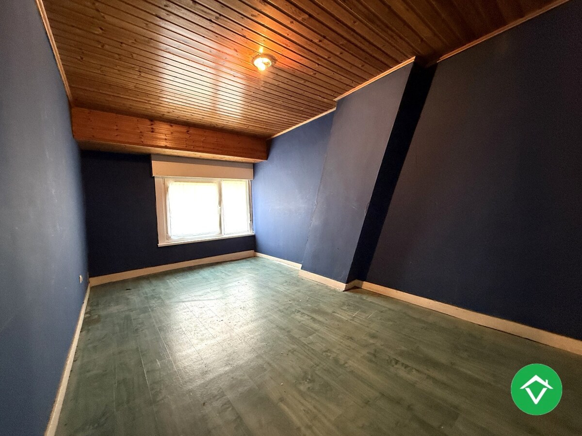 Op te frissen rijwoning met 3 slaapkamers en tuin in centrum Staden 