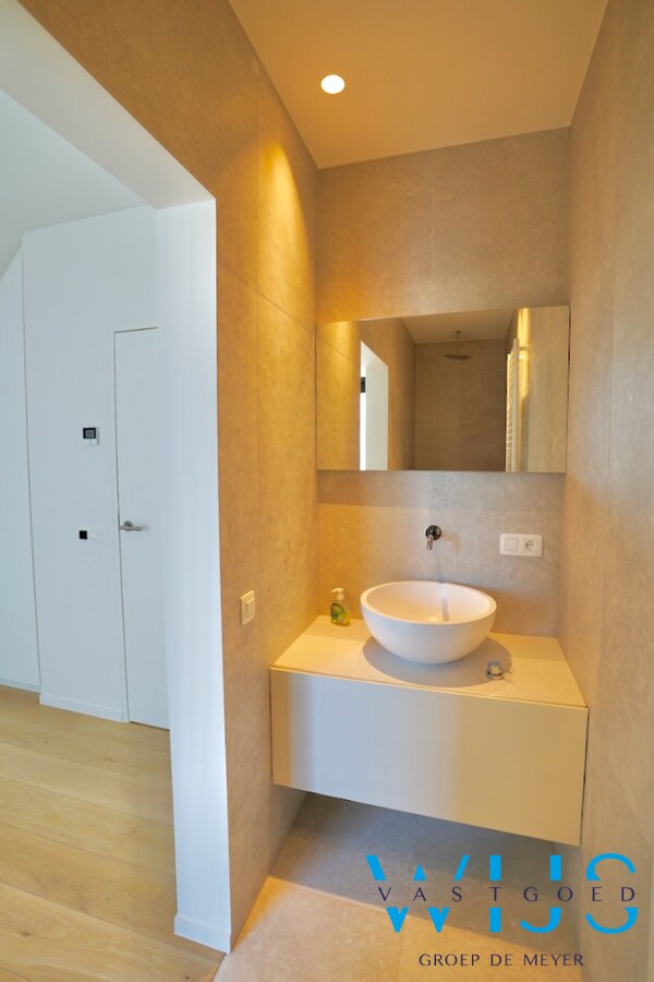 Luxues afgewerkt 2 slaapkamer appartement IN het centrum Ertvelde ! 