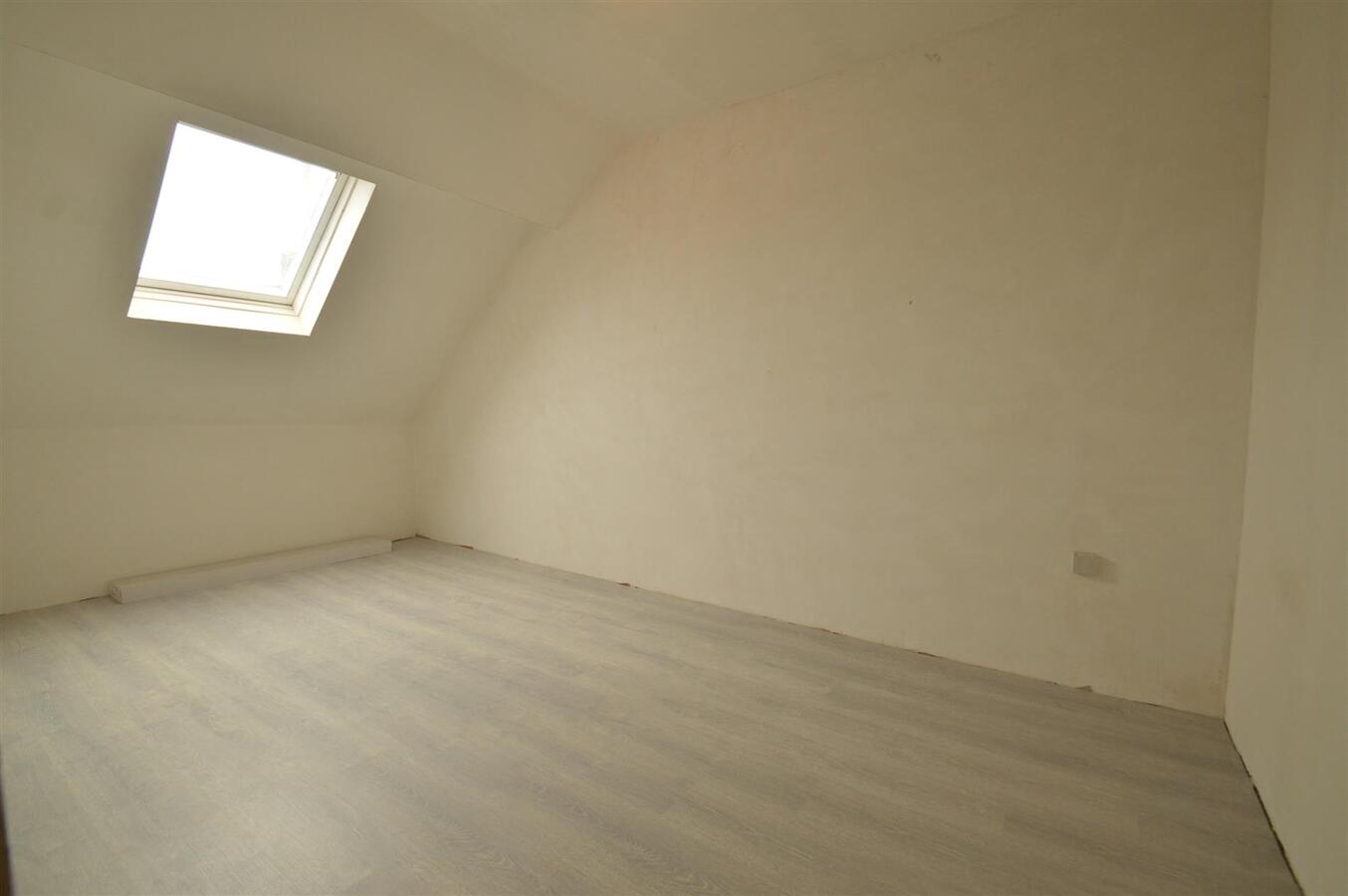 Zeer ruime gezinswoning met terras en garage - Heist 