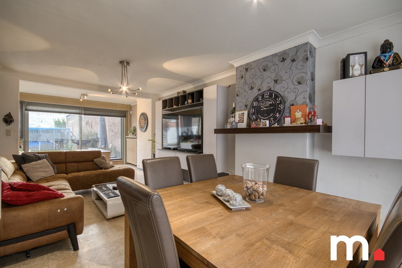 Instapklare woning te Lauwe met 4 slaapkamers nabij het centrum met garage ! 