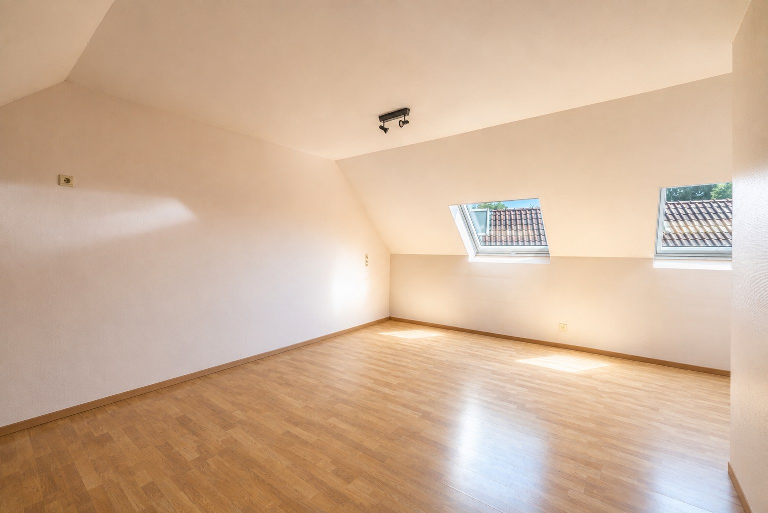 Instapklaar duplexappartement met ruim terras op centrale ligging te Wetteren 