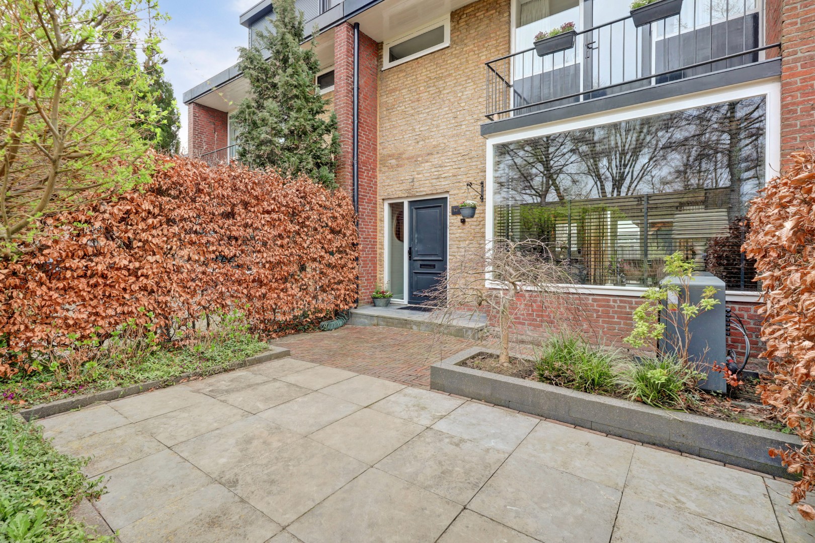 Energiezuinig (A++) en instapklaar 6-kamer gezinswoning met luxe keuken, vijf slaapkamers en zonnige tuin op het zuidoosten 