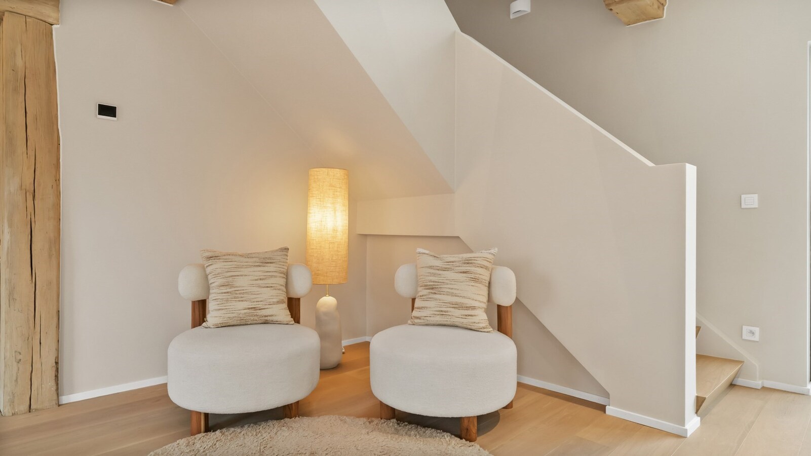 Luxueus landhuis met binnen- en buitenpiste en paardenstallen op een domein van ca. 3 ha te As 