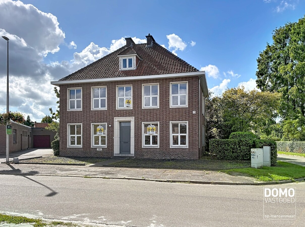 Karaktervolle voormalige pastorie met ruime tuin in Tuilt (Kuringen) 