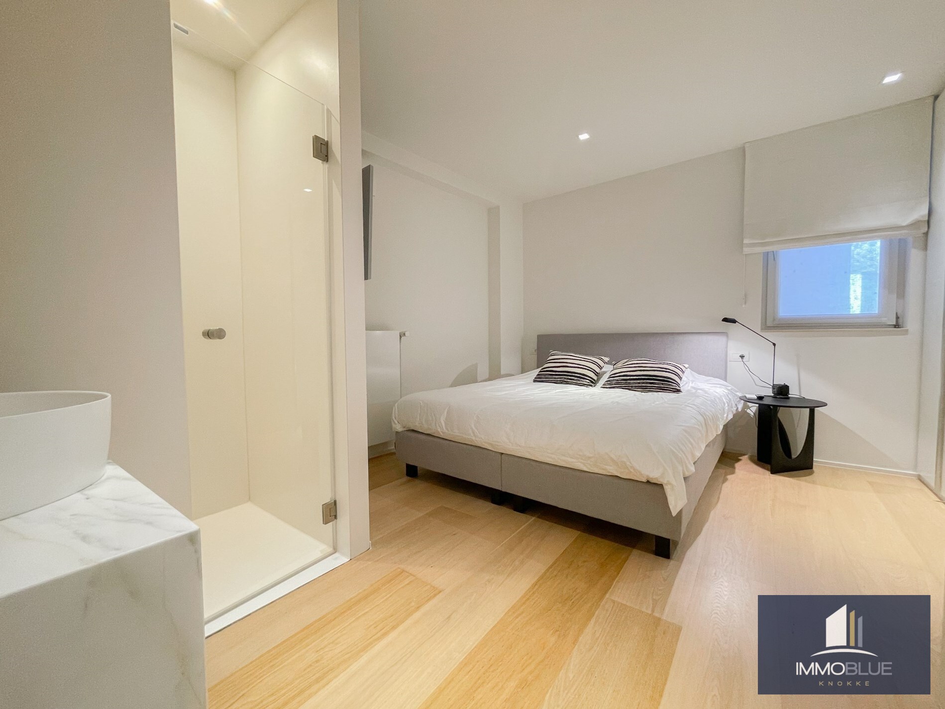 Appartement met zijdelings zeezicht en een ruim zuidwest gericht terras. 