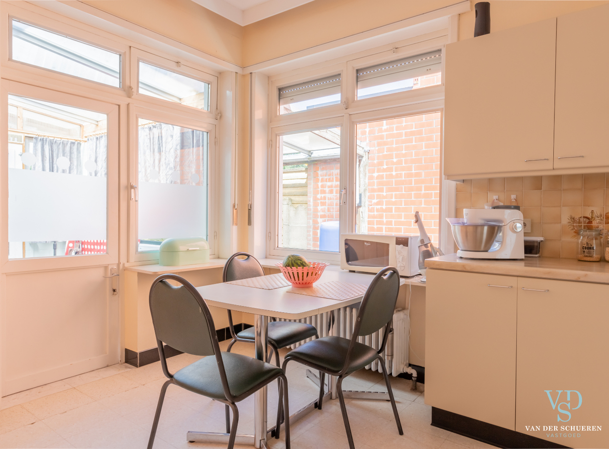 Gelijkgrondse woning op bijna 500 m² in centrum Gavere ! 