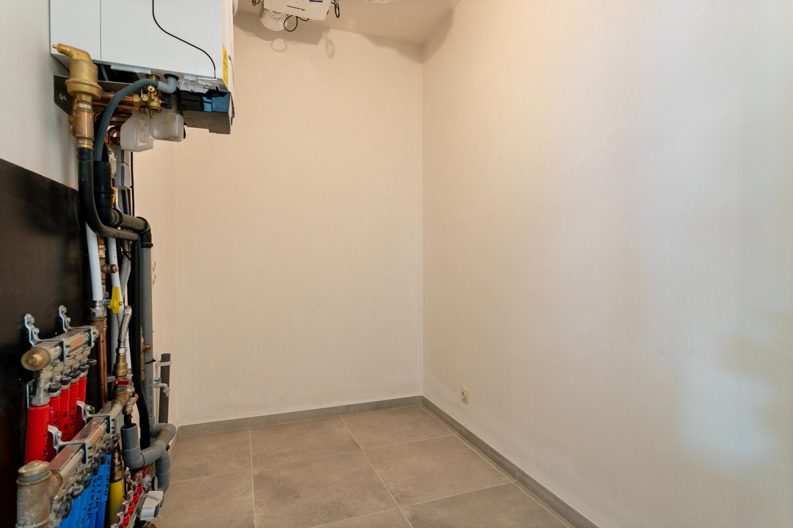 Volledig afgewerkt appartement met 2 slaapkamers en terras. 