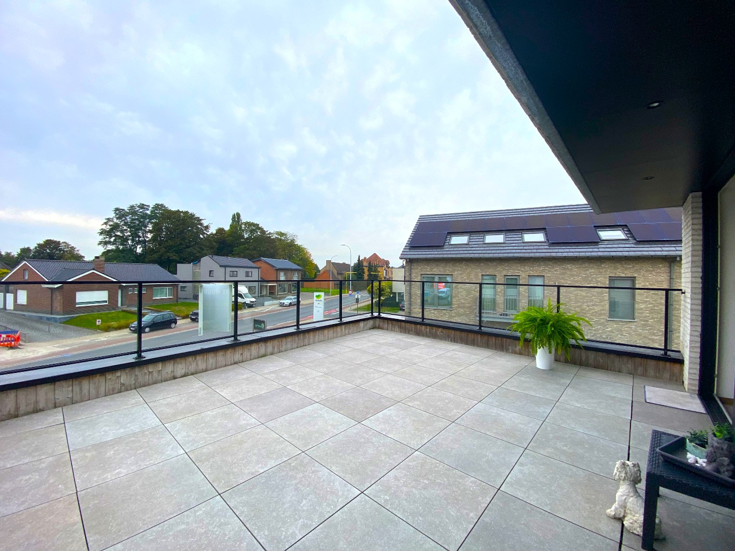 Hedendaags appartement met 2 grote terrassen op centrale ligging! 