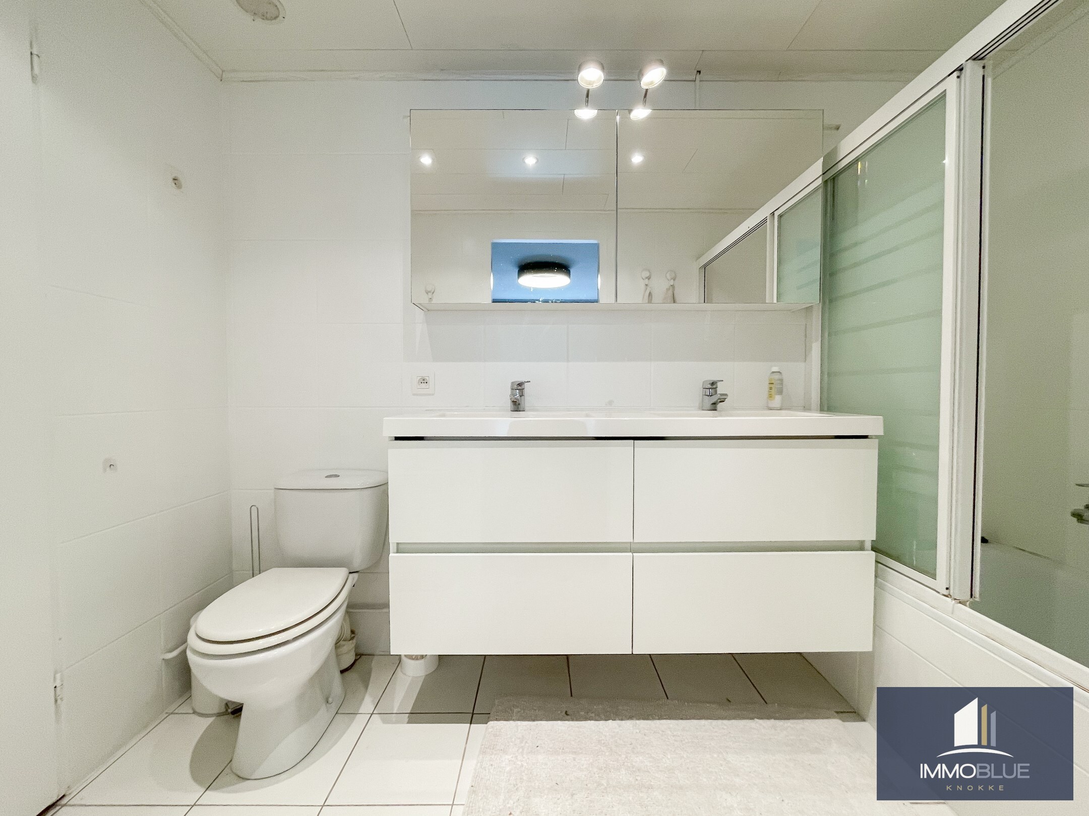 Appartement prêt à emménager situé sur la Place du Phare. 