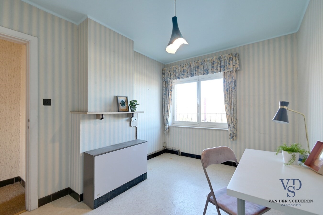 Degelijke, ruime woning (op te frissen). 