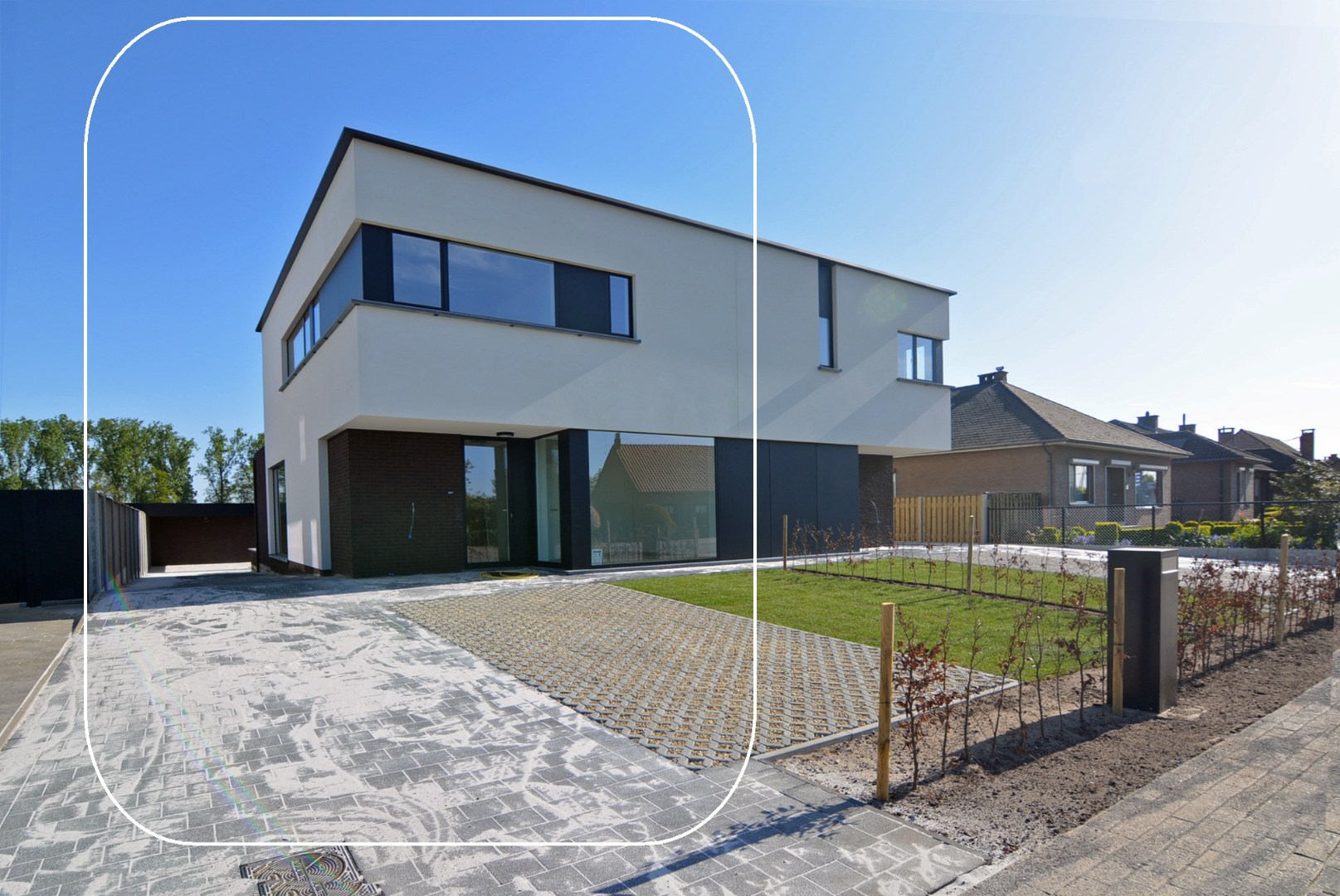 Moderne, energiezuinige, halfvrijstaande woning met carport op 3 a 80 ca. 