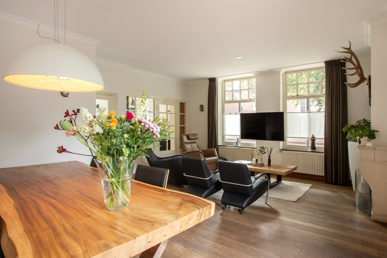 Wonen naast de kerk én in een gemeentelijk monument aan de Kerkstraat 12 Diessen. 